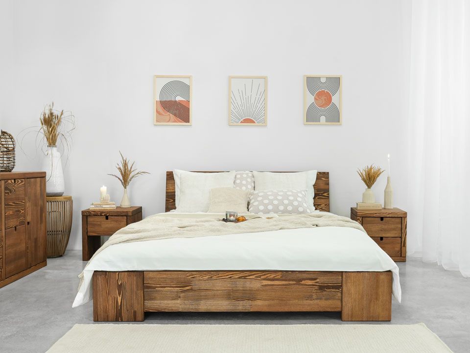łóżko z drewna sosnowego niskie