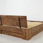 łóżko z drewna sosnowego do sypialni