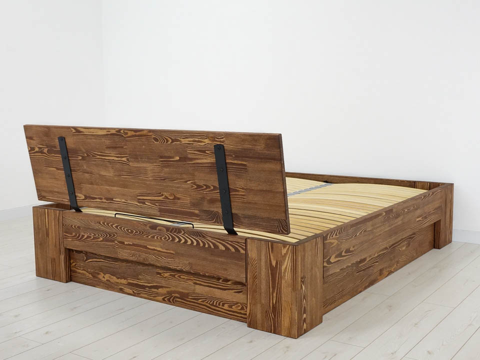 łóżko z drewna sosnowego do sypialni