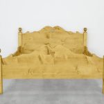 łóżko z drewna świerkowego do sypialni