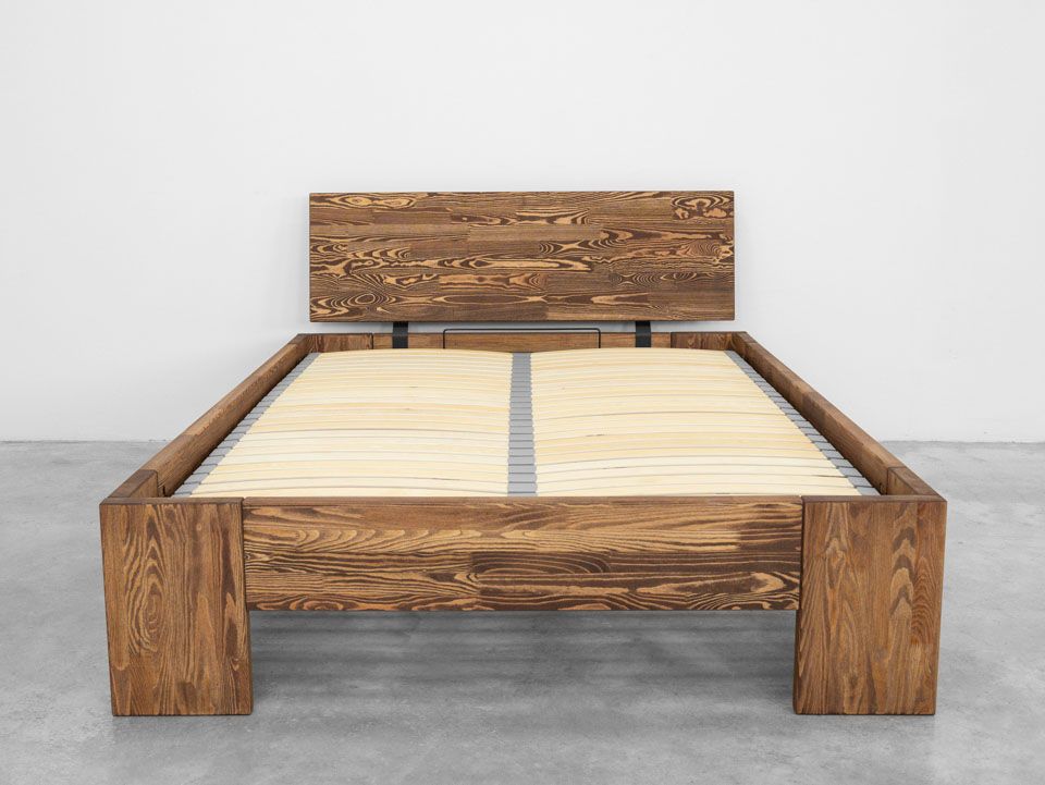 łóżko z litego drewna