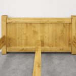 łóżko z litego drewna