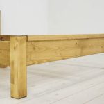 łóżko z litego drewna