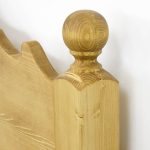 łóżko z litego drewna