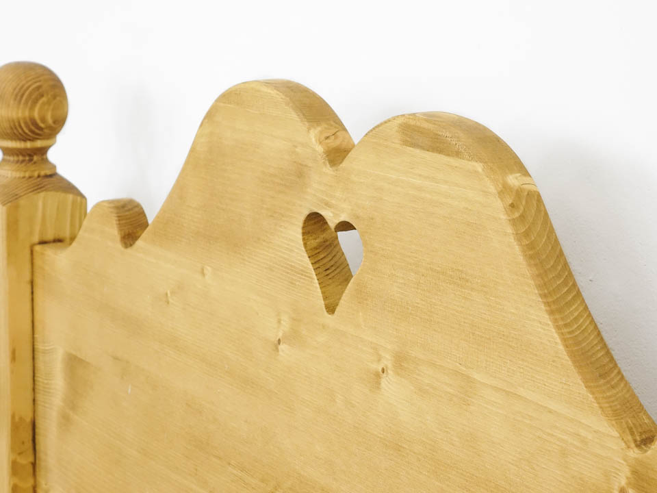 łóżko z litego drewna