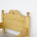 łóżko z litego drewna do sypialni