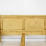 łóżko z litego drewna świerkowego