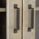 masywna konstrukcja mebla