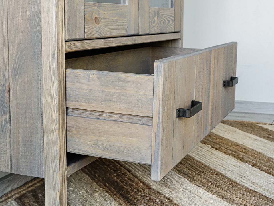 meble z głębokimi szufladami