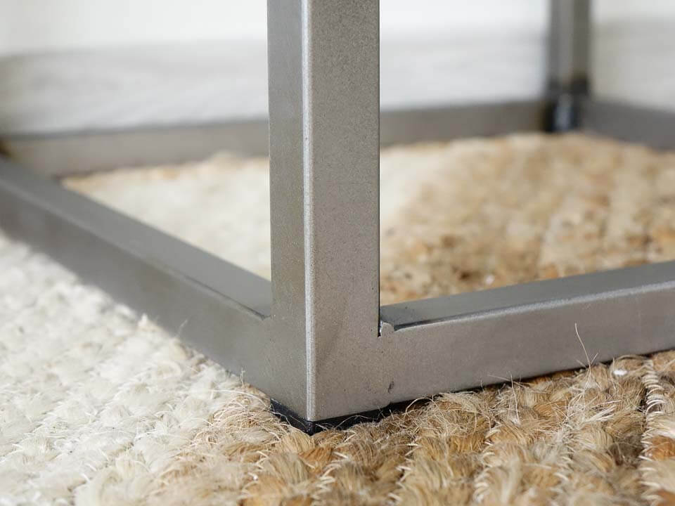 metalowy stelaż szafki nocnej