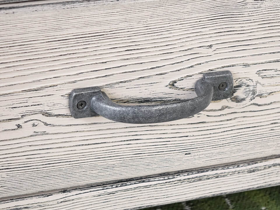 metalowy uchwyt kuty