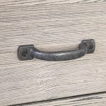 metalowy uchwyt kuty