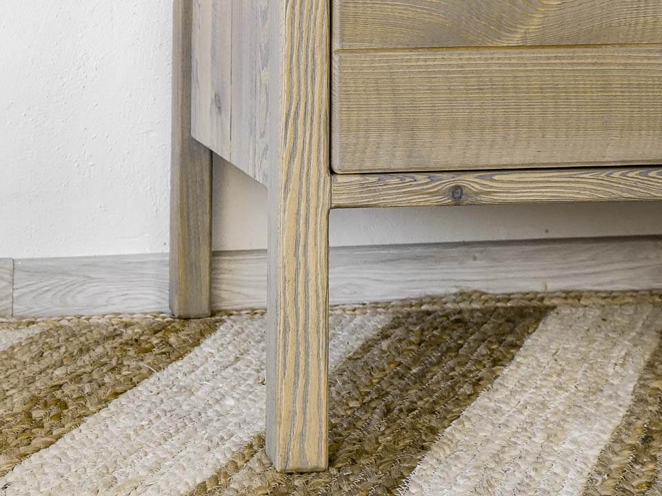 noga drewniana od kredensu