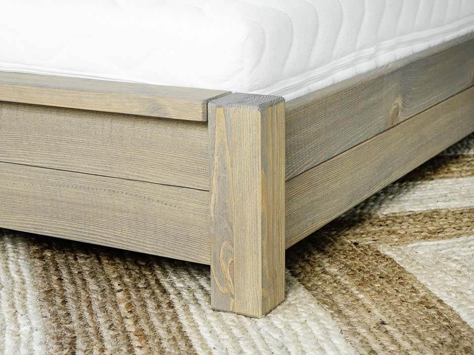 noga łóżka drewnianego