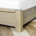 noga łóżka drewnianego