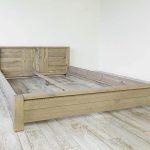 rama łóżka sosnowego