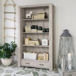 regał drewniany do salonu