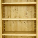 regał drewniany świerkowy zdobiony