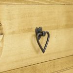 regał z drewna świerkowego do salonu