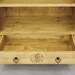 regał z litego drewna