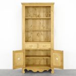 regał z litego drewna