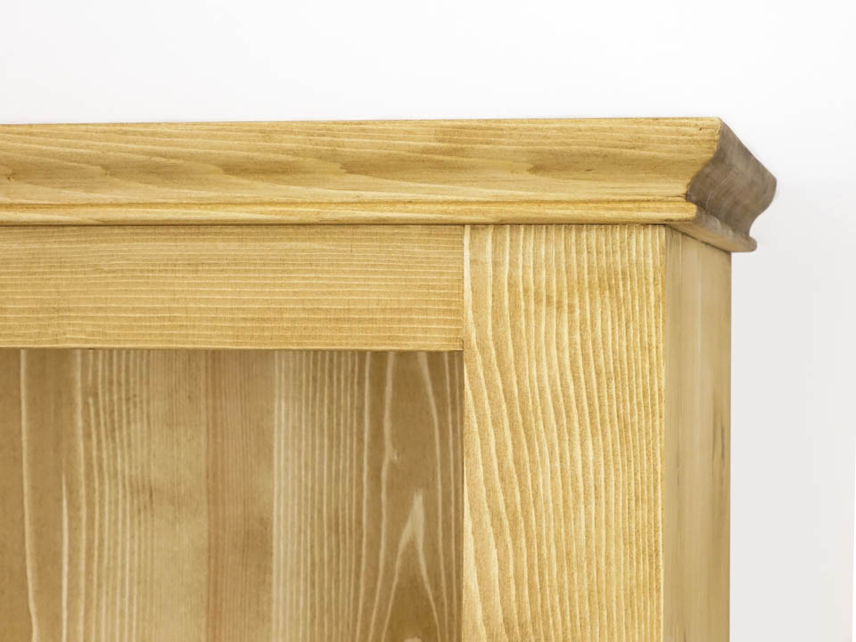 regał z litego drewna świerkowego