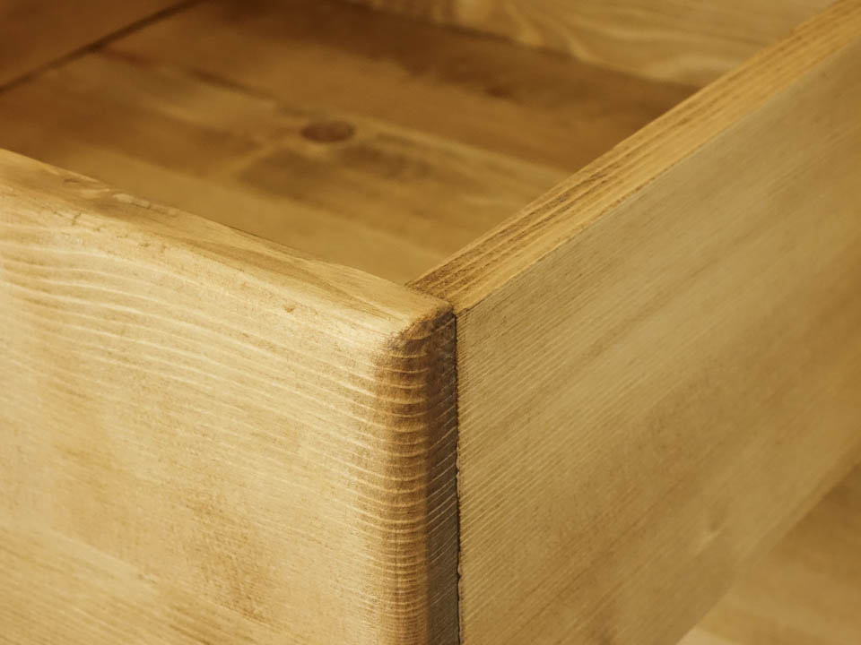 regały z litego drewna