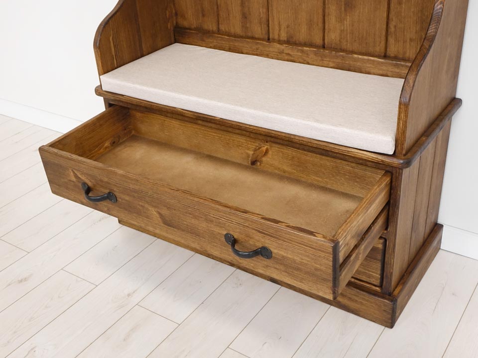 rustykalna drewniana garderoba