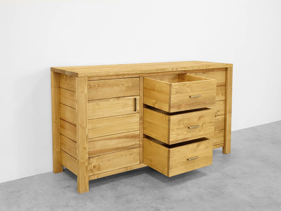 rustykalna komoda z drewna