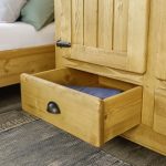 rustykalna szafa do sypialni