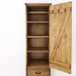 rustykalna szafa drewniana do sypialni