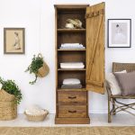 rustykalna szafa drewniana do sypialni