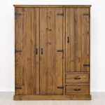 rustykalna szafa drewniana do sypialni