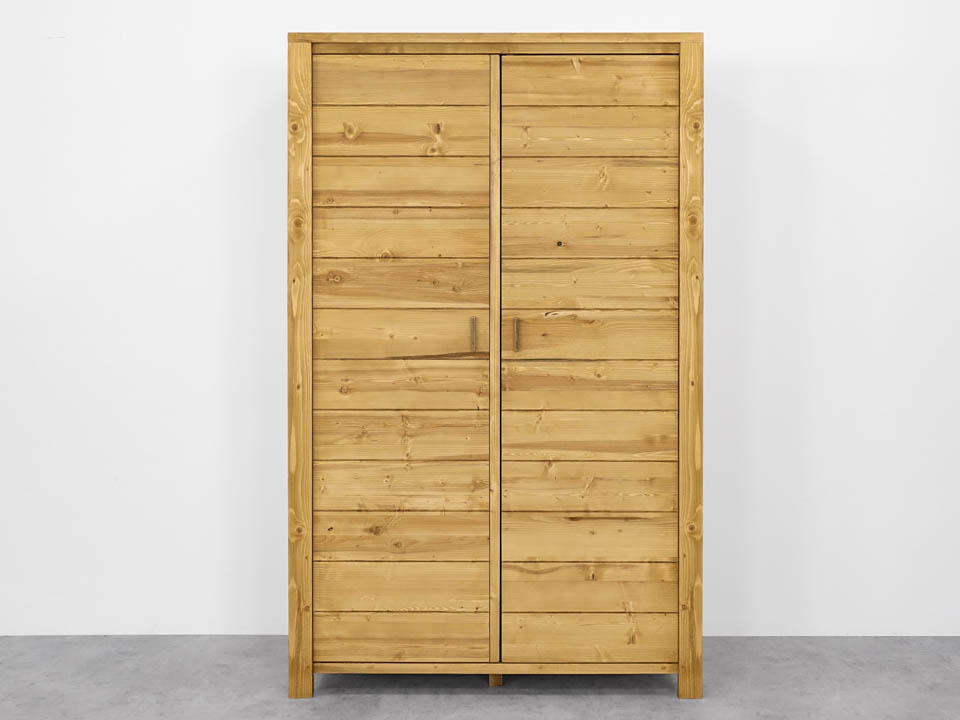 rustykalna szafa z litego drewna dwuskrzydlowa