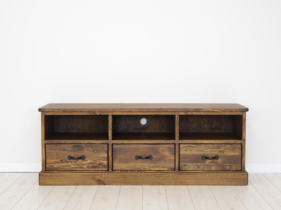 rustykalna szafka rtv z drewna do salonu