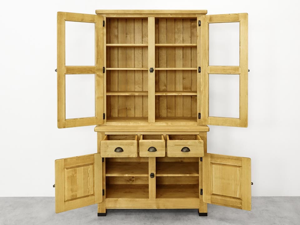 rustykalna witryna do jadalni