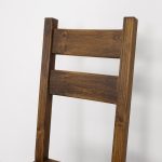 rustykalne krzesła z litego drewna