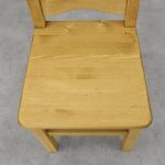 rustykalne krzesło drewniane