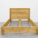 rustykalne łóżko do sypialni