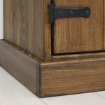 rustykalny drewniany kredens