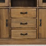 rustykalny drewniany kredens do jadalni