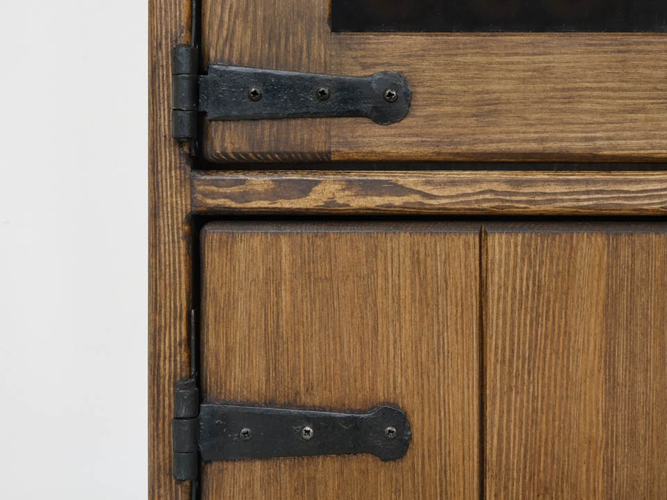 rustykalny kredens drewniany