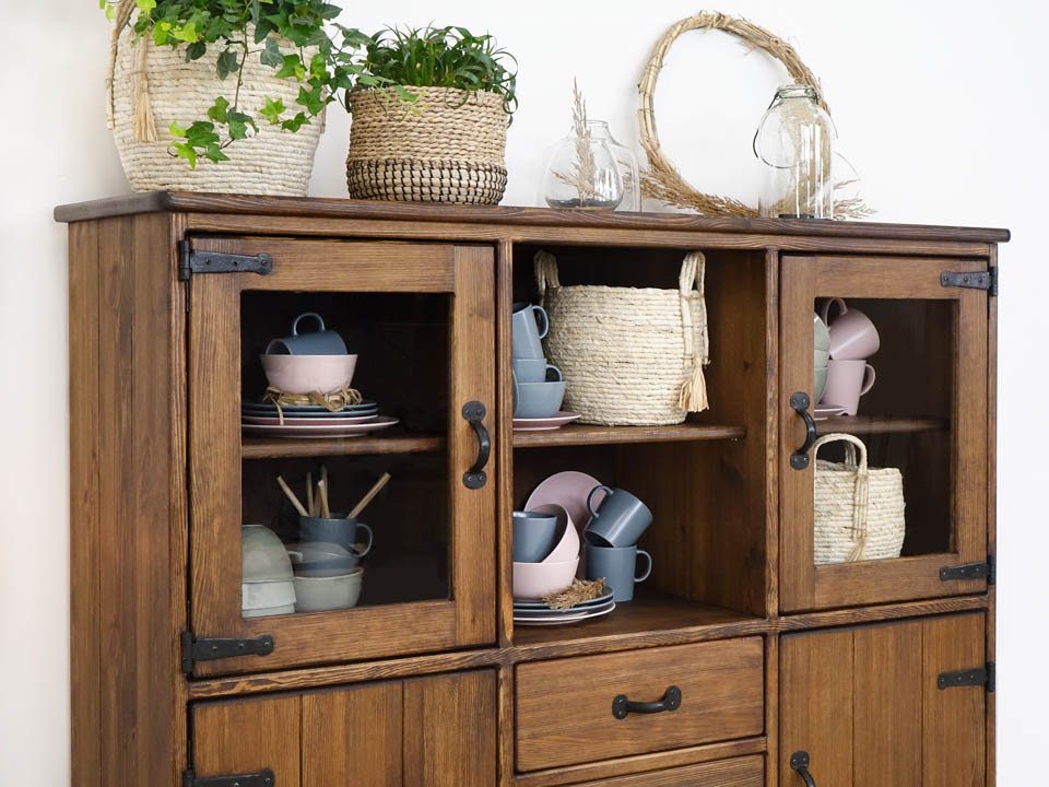 rustykalny kredens drewniany do jadalni