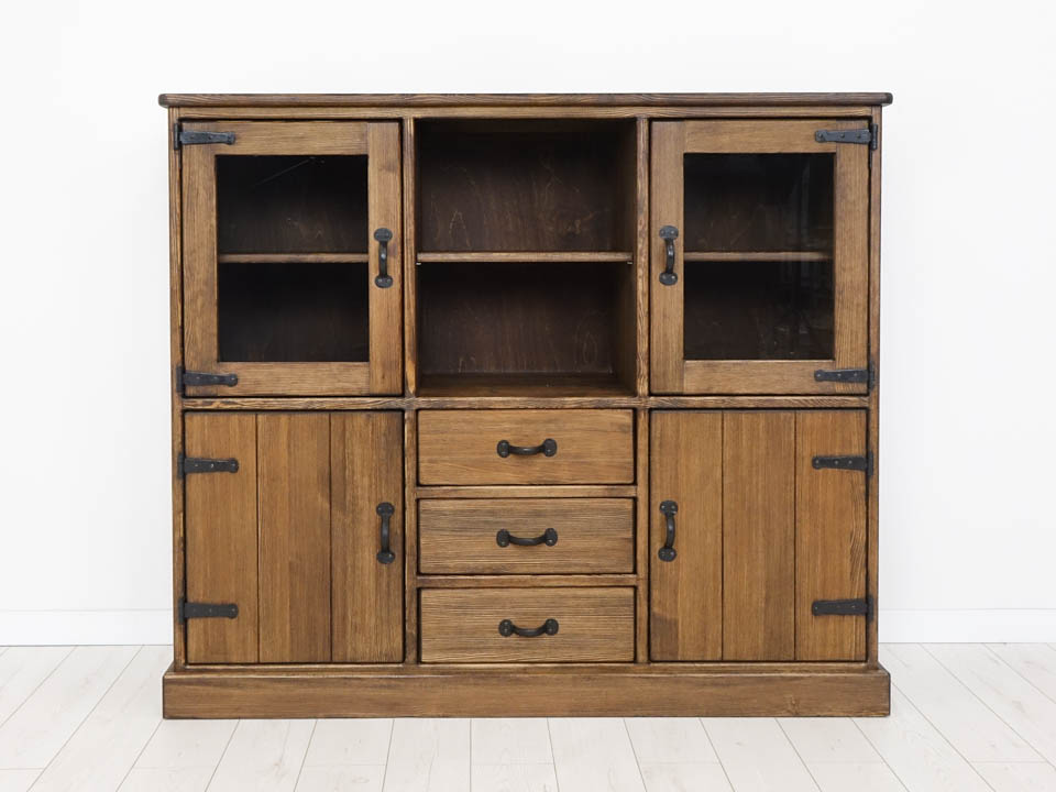 rustykalny kredens z drewna do jadalni