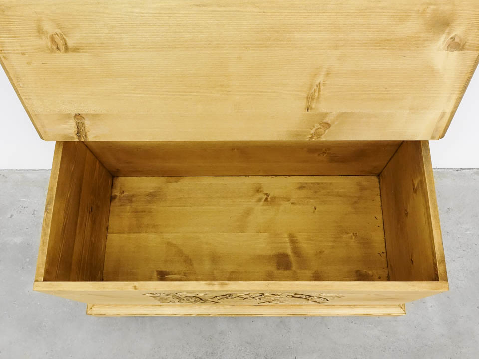 skrzynia z drewna świerkowego