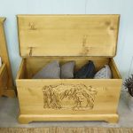 skrzynia z litego drewna świerkowego