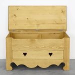 skrzynie z litego drewna