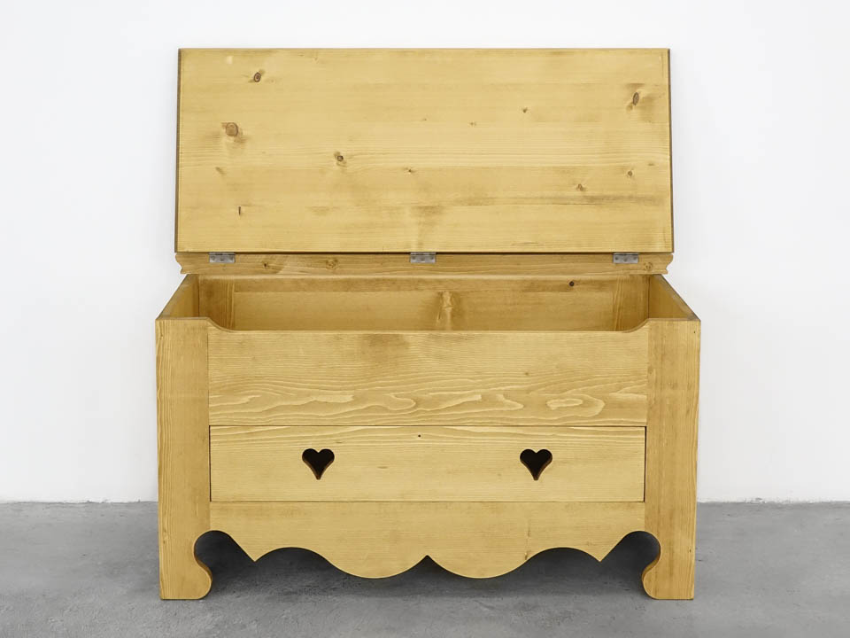 skrzynie z litego drewna