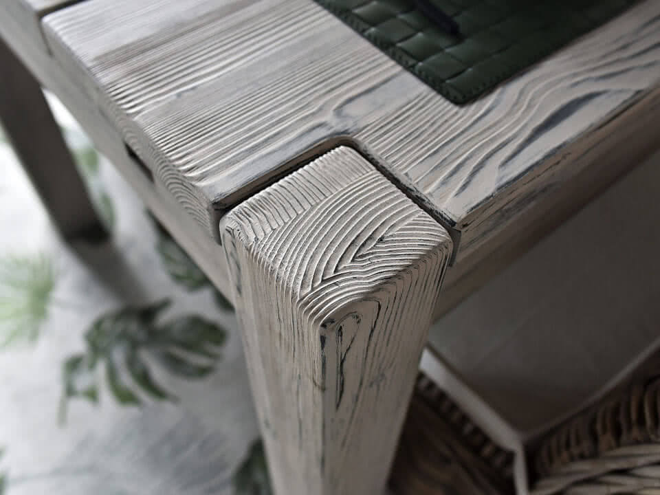 duży stół drewniany