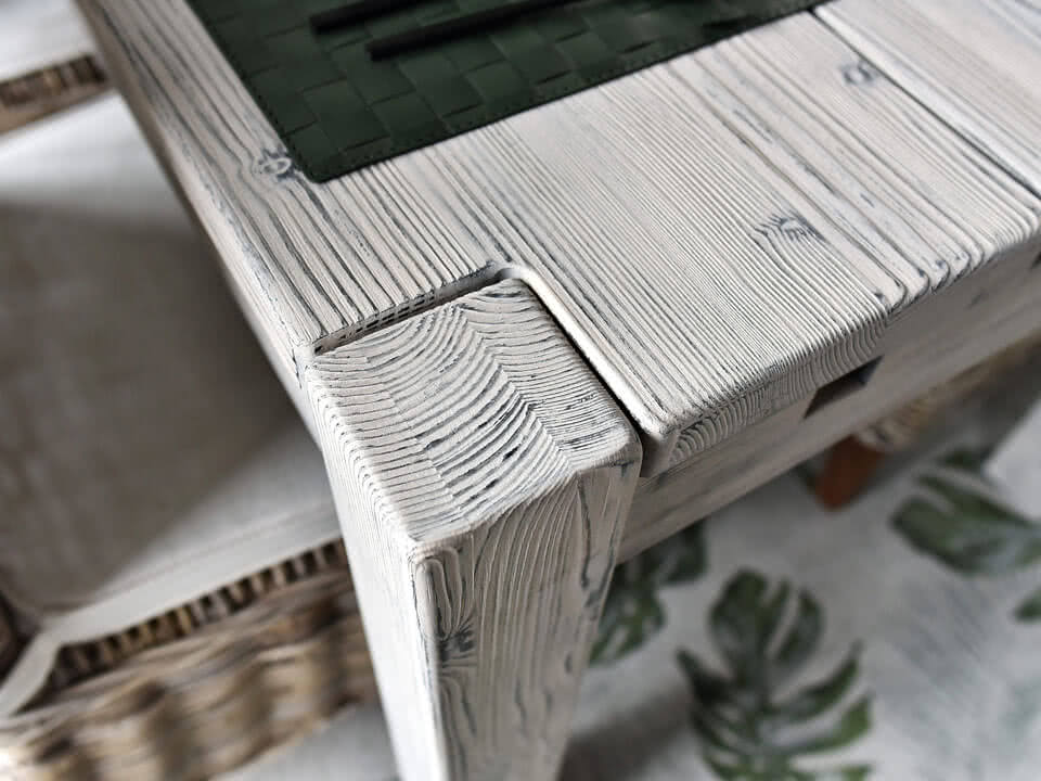 drewniany stół do jadalni